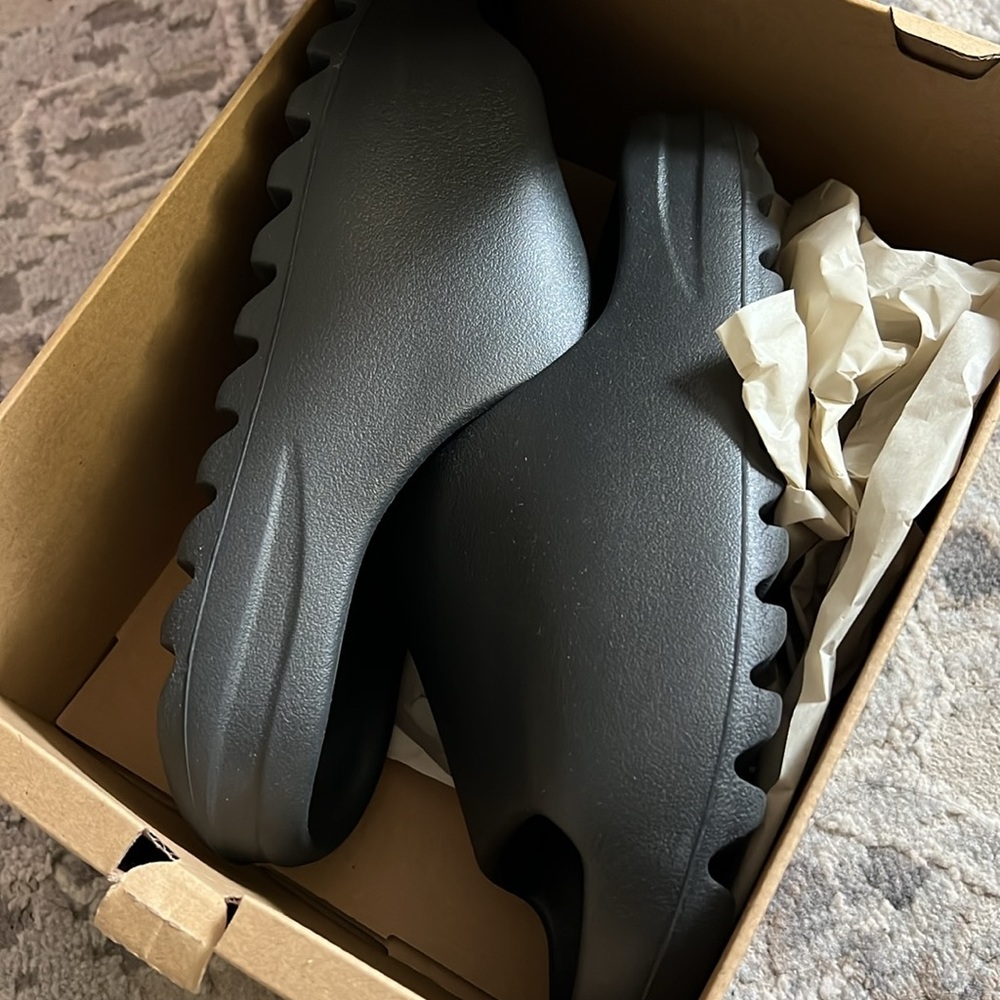 YEEZY SLIDE size 10